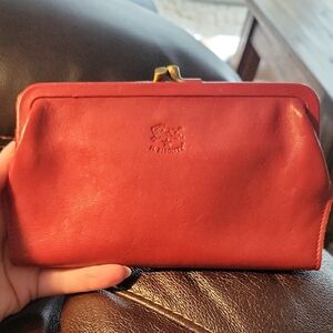 IL Bisonre MANUEChic Red Leather Wallet